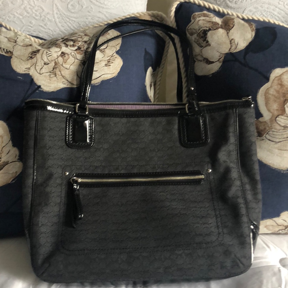 Coach tote bag 👜 Navy patent leather straps